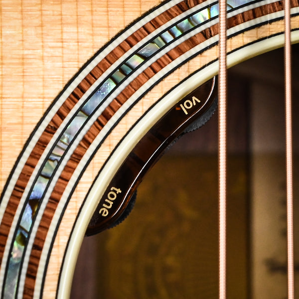 Taylor Gold Label 814e Acoustic/ Electric Guitar- Natural 2025 (1207225007)