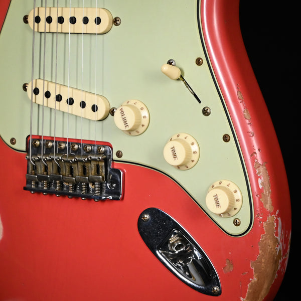 Fender Custom Shop Custom Shop Limited Edition 1962 Stratocaster w/ Handwound 60/63 Pickups, Heavy Relic- Tahitian Coral 2025 (CZ580656)