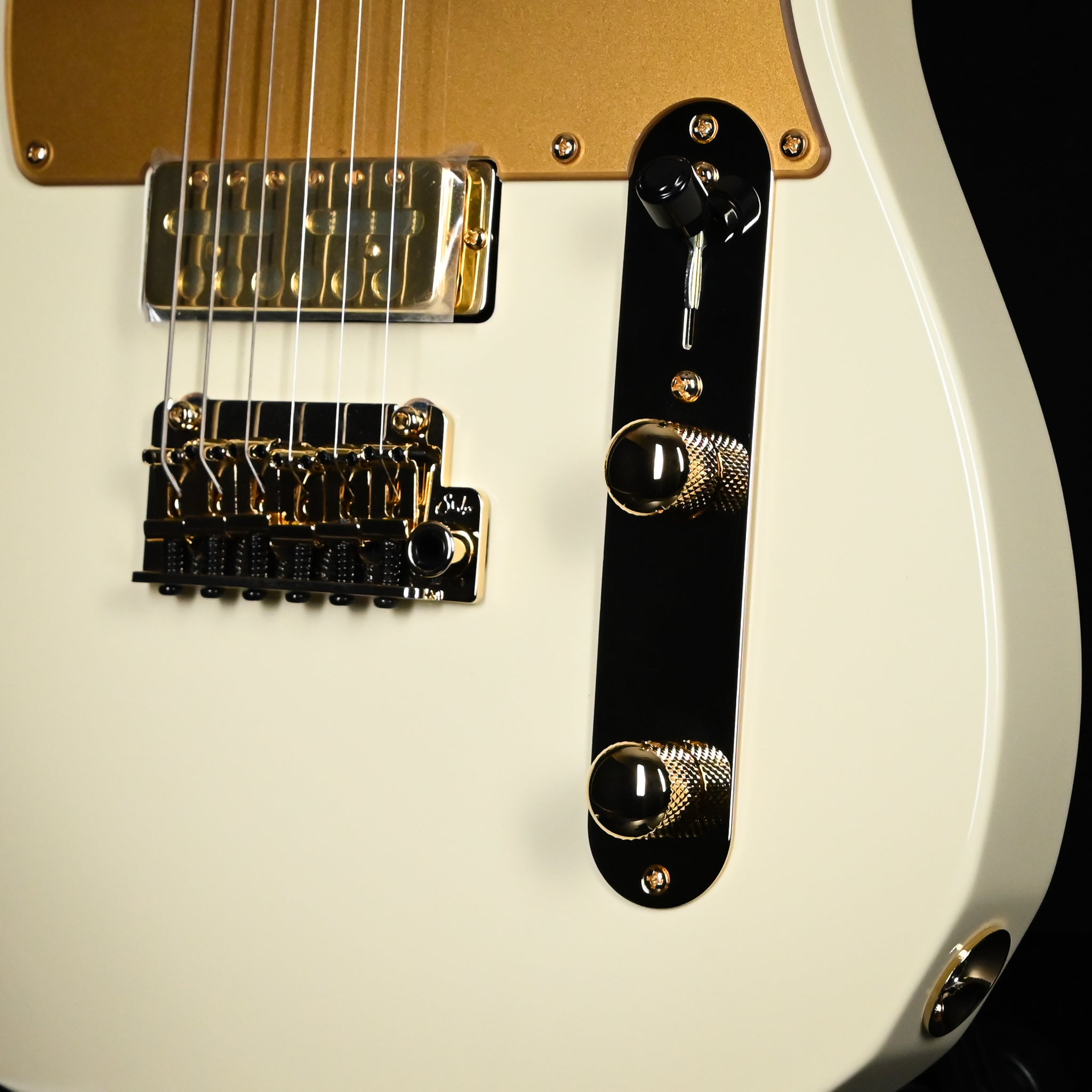 Suhr Mateus Asato Signature Series Classic T w/ Lollar Gold Foil Pickups, Tremolo & Premium Softshell Case- MA White 2026 (92472)