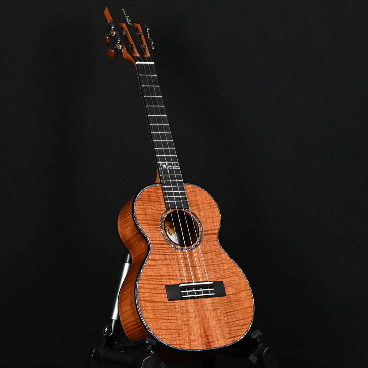 Kamaka Ukulele Tenor 4-String Jake Shimabukuro “Blue” (260340)