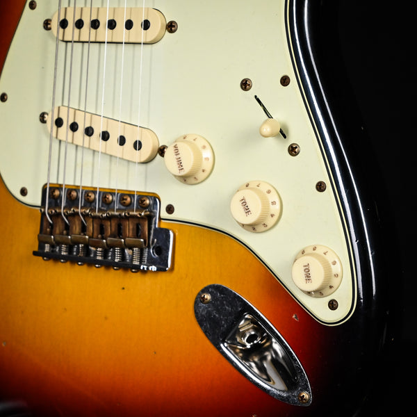 Fender Custom Shop Limited Edition '63 Stratocaster Journeyman- Bleached 3 Tone Sunburst 2024 (CZ583390)