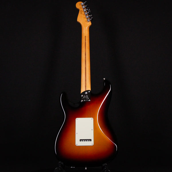 Fender American Ultra Stratocaster SSS Maple Fingerboard Ultraburst (US21017001)