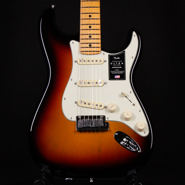 Fender American Ultra Stratocaster SSS Maple Fingerboard Ultraburst (US22068451)