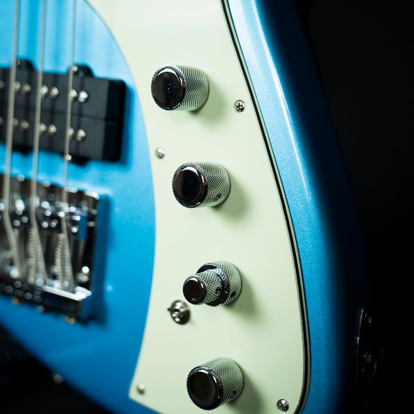Fender Player Plus Actice Meteora Bass Pau Ferro Fingerboard Opal Spark (MX22008355)