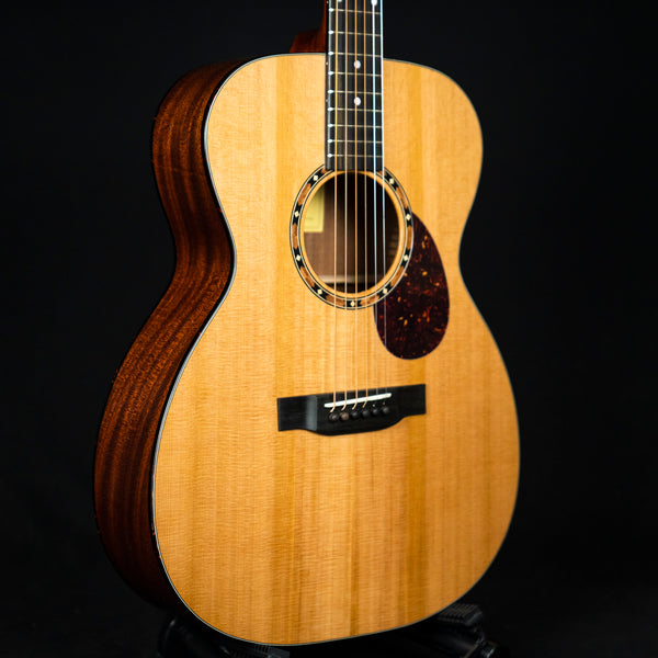 Eastman E2OM Orchestra Acoustic Guitar Natural Cedar Top (M2210338)