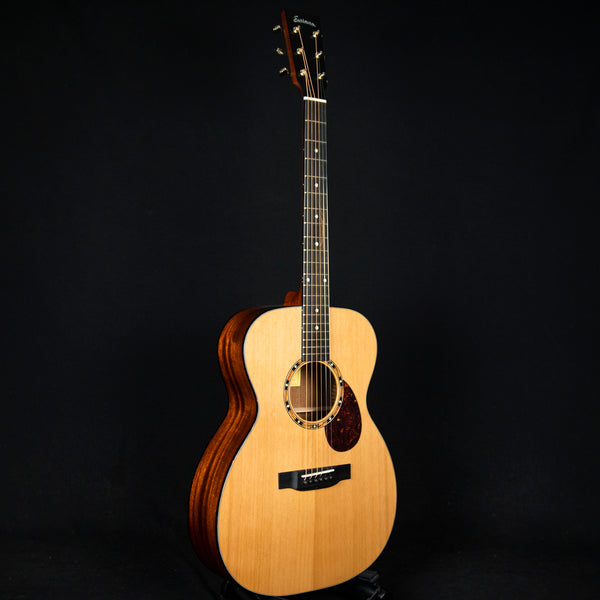 Eastman E2OM Orchestra Acoustic Guitar Natural Cedar Top (2210339)