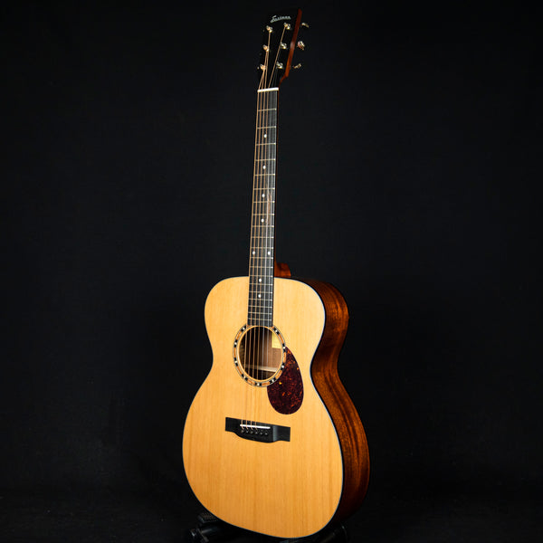Eastman E2OM Orchestra Acoustic Guitar Natural Cedar Top (2210339)