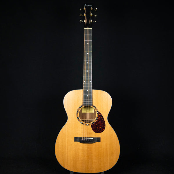 Eastman E2OM Orchestra Acoustic Guitar Natural Cedar Top (2210340)