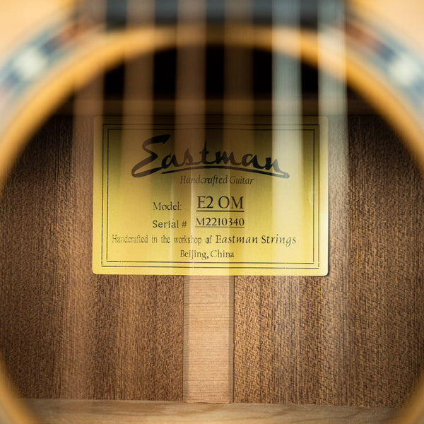 Eastman E2OM Orchestra Acoustic Guitar Natural Cedar Top (2210340)