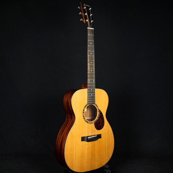 Eastman E2OM Orchestra Acoustic Guitar Natural Cedar Top (2210340)