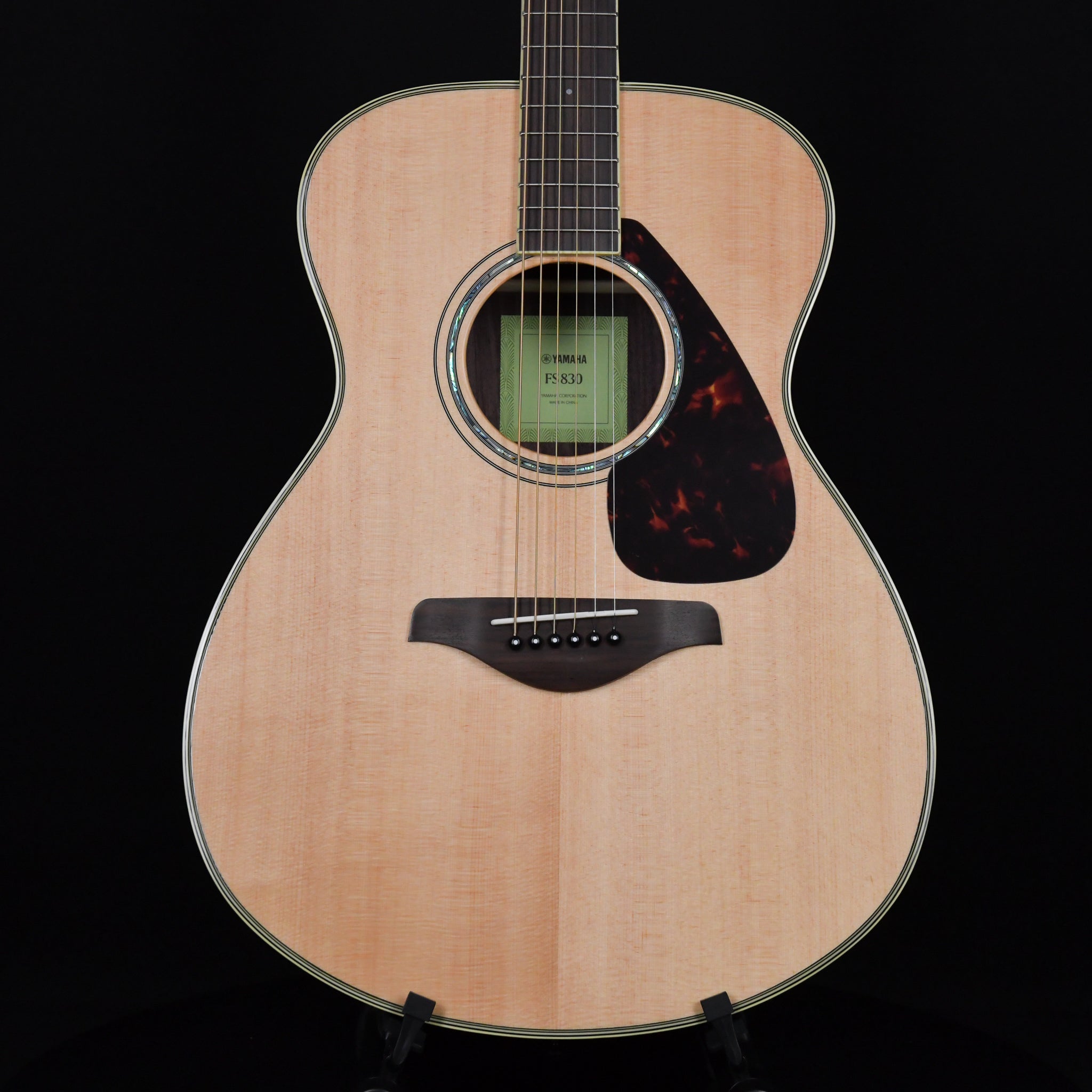 Yamaha FS830 Spruce Top Rosewood Fingerboard Concert Guitar