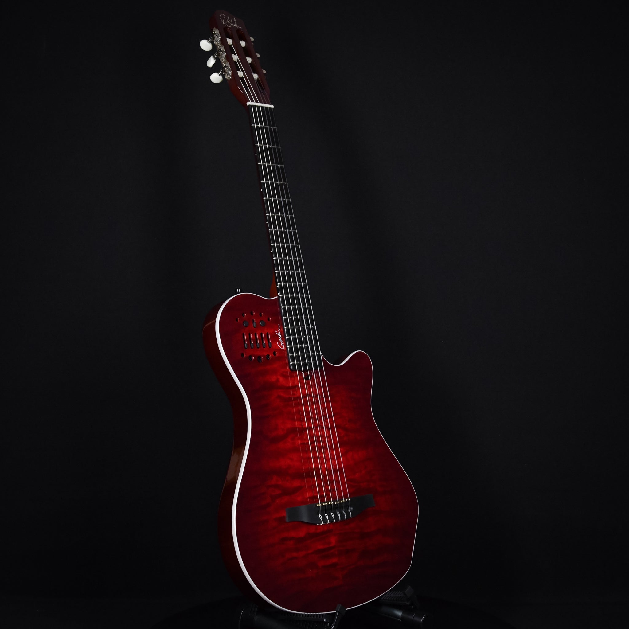 Godin ACS Grand Concert Quilted Maple Trans Red Nylon (22324141 